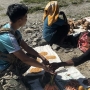 Satgas Damai Cartenz Lakukan Sambang dan Bangun Keakraban dengan Mama-Mama di Pasar Puncak Jaya