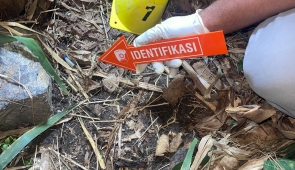 Polisi Selidiki Penemuan Seratusan Butir Peluru dan Perlengkapan Air Soft Gun di Lapangan Kehiran Sentani
