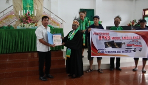Semuwa Grup Tegaskan Komitmen Sosial, Serahkan BPKB Ambulans ke GKI Filadelfia Kampung Harapan