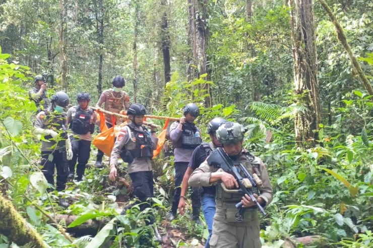 Evakuasi Korban Seradala: Satgas Ops Damai Cartenz dan Aparat Gabungan Utamakan Keselamatan Warga