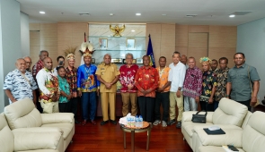 Gubernur Fakhiri Minta BBKSDA Susun Aturan Perlindungan Budaya Papua Usai Kasus Pemusnahan Cenderawasih