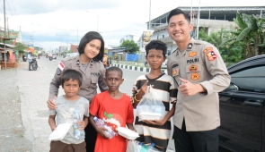 Polri Melalui Satgas Ops Damai Cartenz 2025 Hadirkan Kepedulian bagi Masyarakat Timika