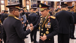 Berhasil Jaga Stabilitas Keamanan, Kapolda Papua Terima Tanda Kehormatan Bintang Bhayangkara Pratama 