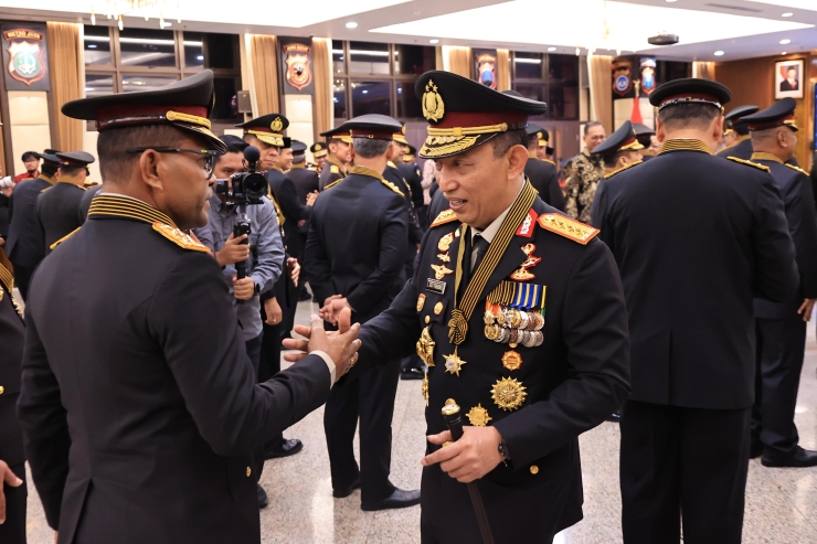 Berhasil Jaga Stabilitas Keamanan, Kapolda Papua Terima Tanda Kehormatan Bintang Bhayangkara Pratama 