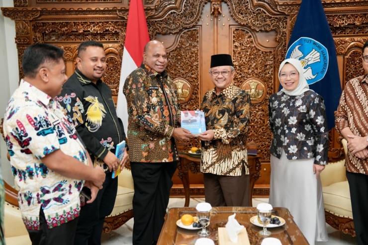 Gubernur Fakhiri Beri Apresiasi Dukungan Mendikdasmen yang Prioritaskan Layanan Pendidikan Dasar dan Menengah di Papua