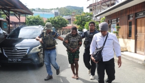 Satgas Damai Cartenz Berhasil Tangkap Pelaku Pembunuhan Nakes di Kiwirok Pegubin