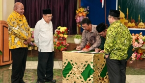 Hadiri Pelantikan DMI Papua, Gubernur Fakhiri Berharap DMI Jadi Perekat Sosial dan Mitra Strategis Pemerintah