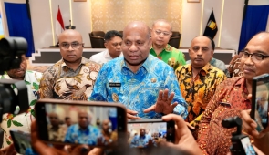 Gubernur Papua Bakal Siapkan Dana Komplementer untuk Perbaikan Layanan Kesehatan Rumah Sakit 